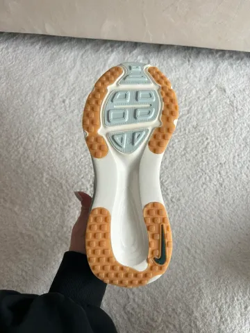 Used Nike Vomero 18 bike — image 2 of 5