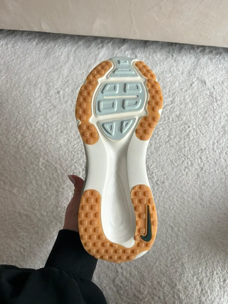 Used Nike Vomero 18 bike — image 2 of 5
