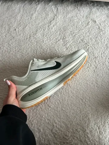 Used Nike Vomero 18 bike — image 1 of 5