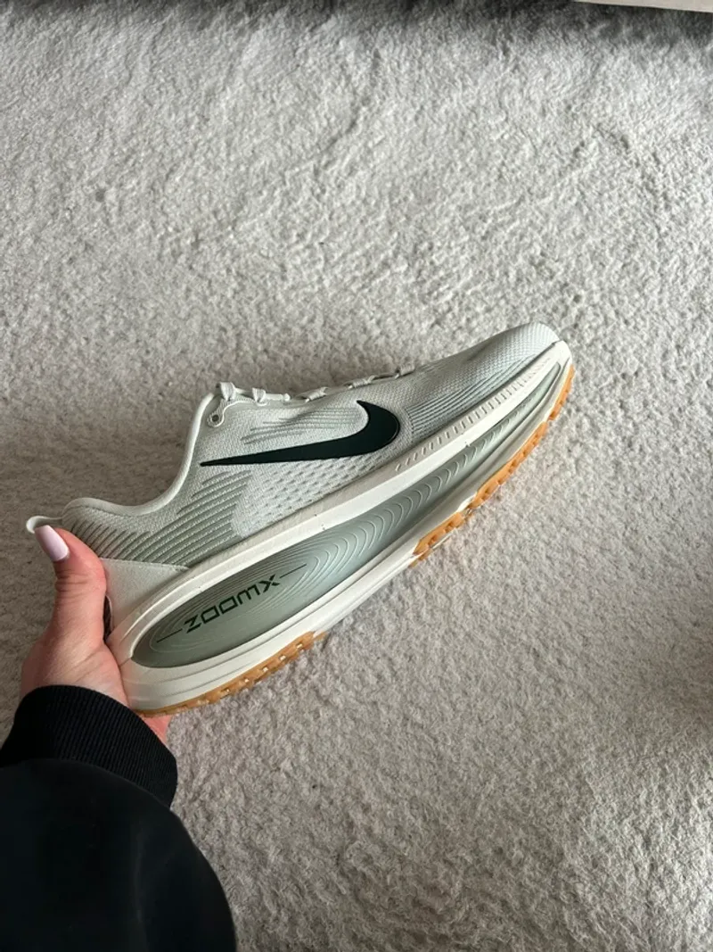Brugt Nike Vomero 18 Running Shoes