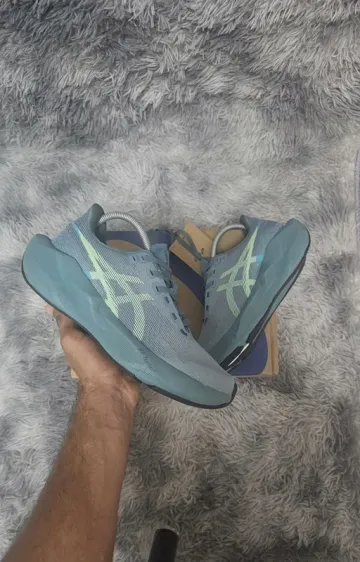 Used Asics Novablast 6 bike — image 2 of 8