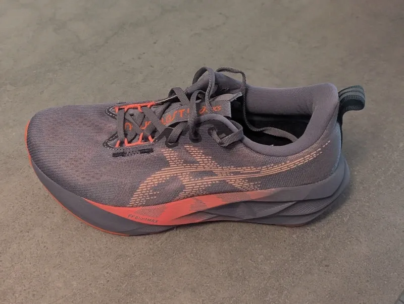 Used Asics Novablast 5 Running Shoes