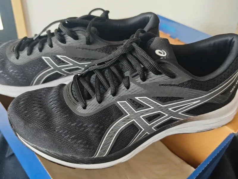Used Asics Gel excite 6 Running Shoes