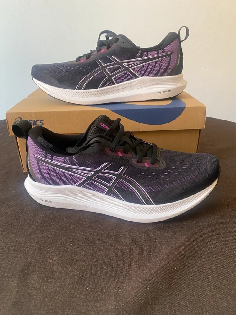 Used White Tsurugi Running Shoes