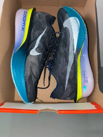 Used White ZoomX Vaporfly Next% 4 bike — image 2 of 4