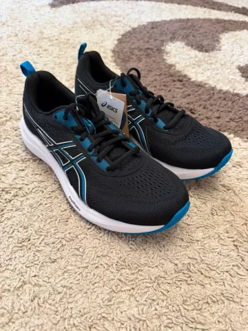 Used Asics Shoes bike — image 1 of 8