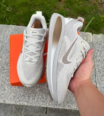 Used Nike Vomero 18 bike — image 5 of 8