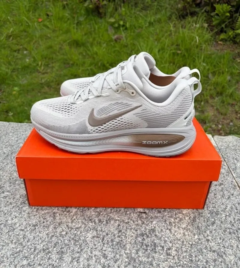 Used Nike Vomero 18 Running Shoes