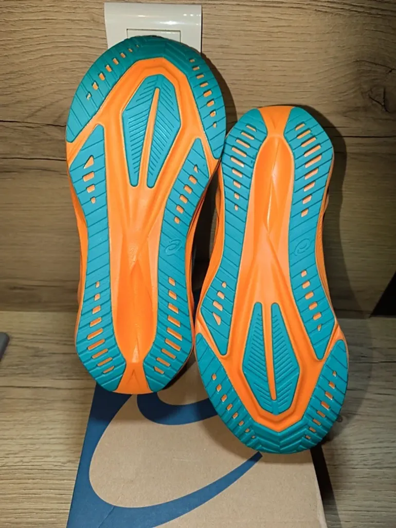 Used Asics Novablast 5 bike — image 3 of 5