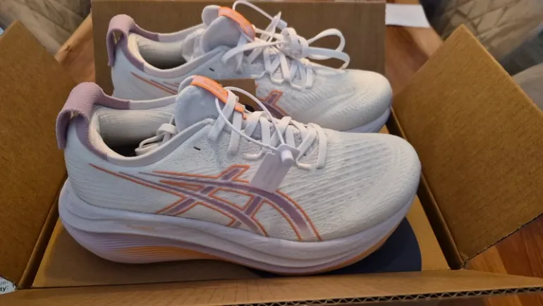 Used Asics Gel Nimbus 27 bike — image 3 of 5