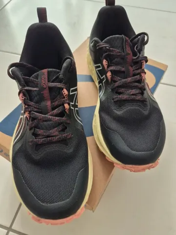 Used Asics Gel Sonoma 8 bike — image 2 of 8