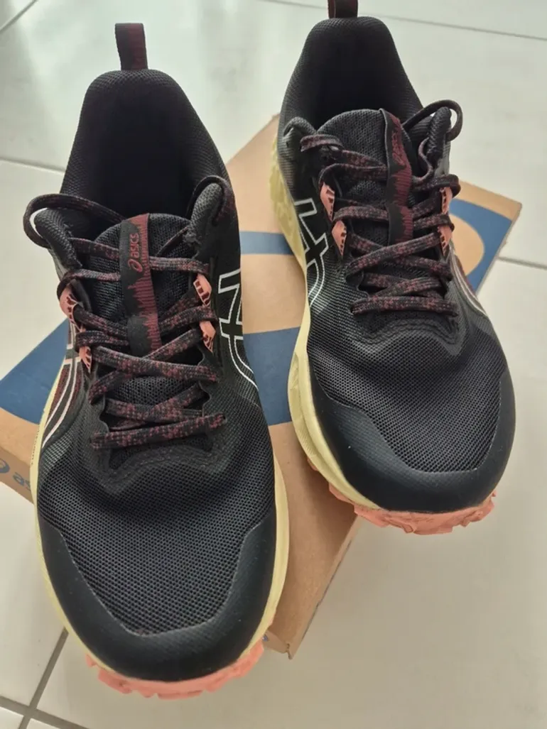 Used Asics Gel Sonoma 8 bike — image 2 of 8