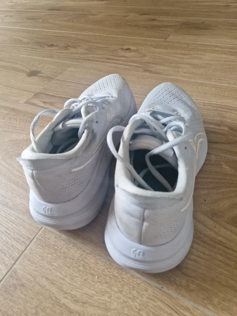Tweedehands Asics Gel Nimbus bike — afbeelding 3 van 5