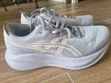 Tweedehands Asics Gel Nimbus bike — afbeelding 1 van 5