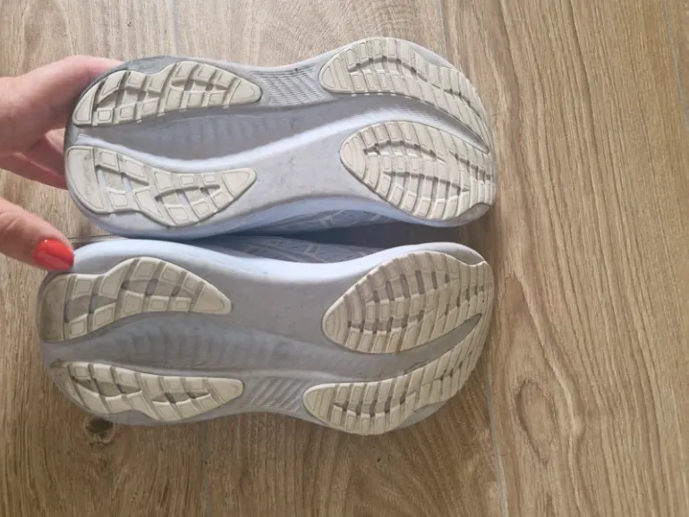 Tweedehands Asics Gel Nimbus bike — afbeelding 2 van 5
