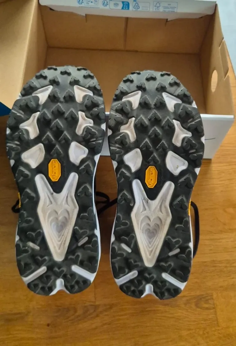 Used Hoka Speedgoat 7 bike — image 3 of 5