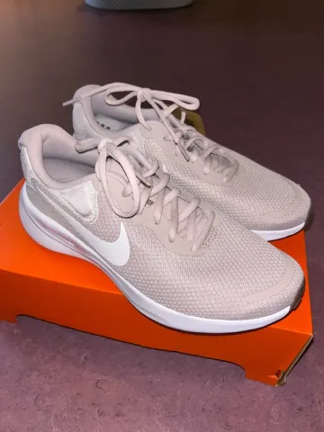 Używany Nike Revolution 7 bike — zdjęcie 2 z 4