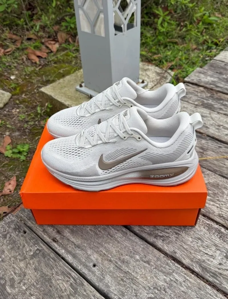Used Nike Vomero 18 ZoomX Running Shoes