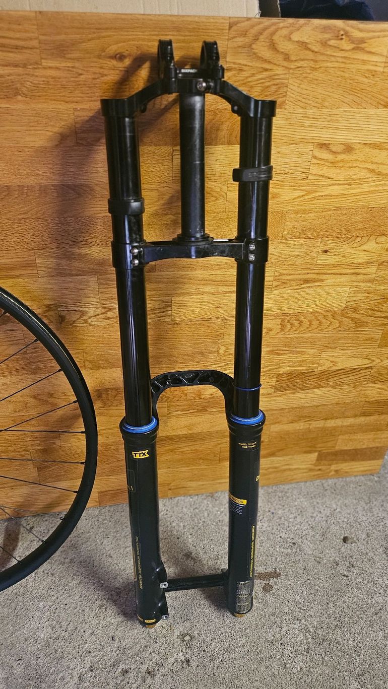 Used Öhlins DH38 Kit 2025 bike — image 4 of 12