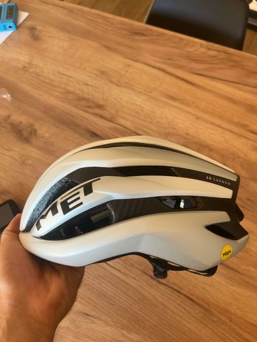 Used MET Trenta 3k 2026 bike — image 2 of 19