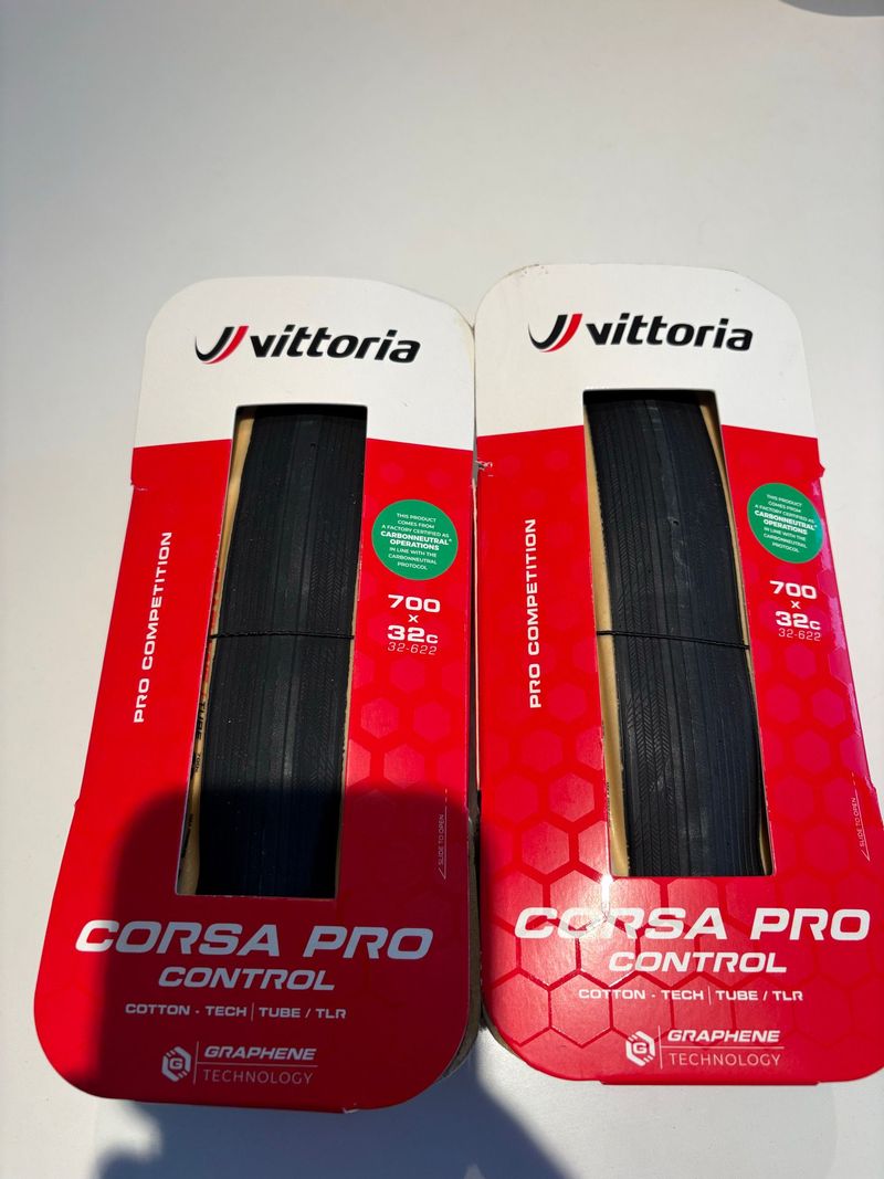 Vittoria Corsa Pro Control 2026 Tyres & Tubes usato
