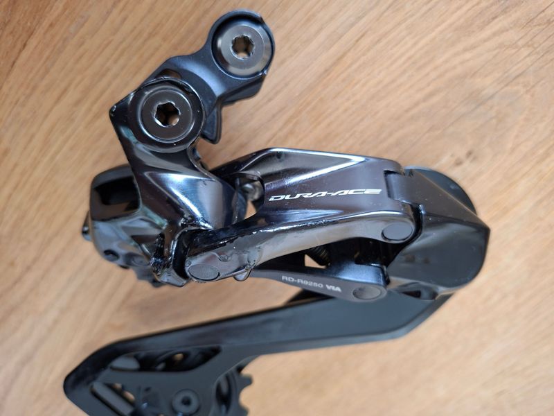 Used Shimano Dura-Ace Di2 Schaltwerk Shadow RD-R9250 12-fach Drivetrain & Pedals