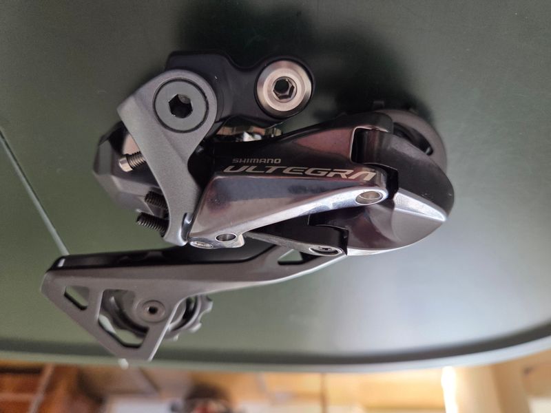 Używany Shimano Ultegra Di2 RD-R8050 2026 Drivetrain & Pedals