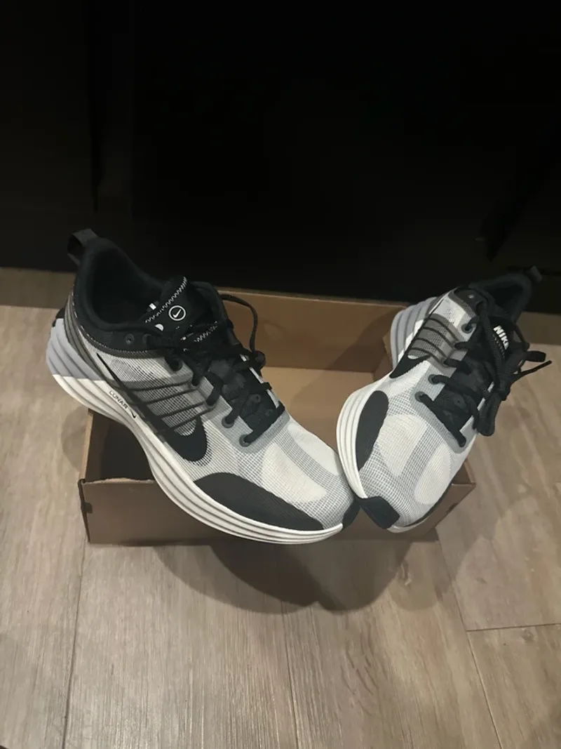 Nike Lunar Roam Running Shoes usato