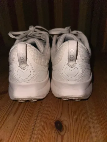 Used Saucony Peregrine 16 GTX bike — image 4 of 4