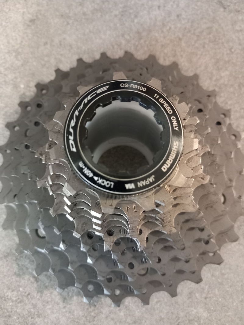 Used Shimano Dura-Ace CS-R9100 11v 11/30 Drivetrain & Pedals