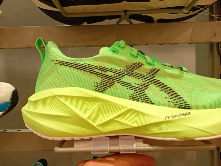 Used Asics FF Blast Max bike — image 6 of 7