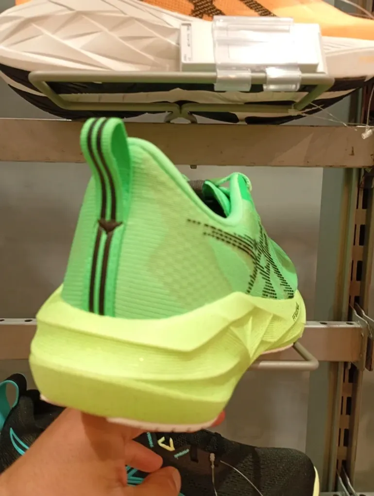 Used Asics FF Blast Max bike — image 3 of 7