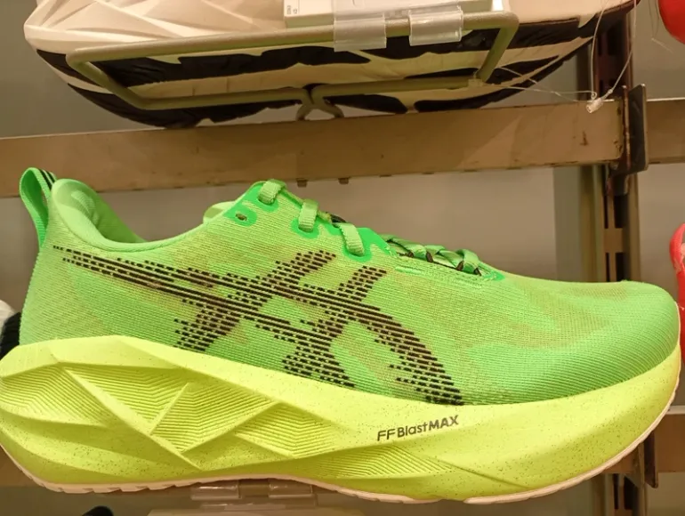 Used Asics FF Blast Max bike — image 2 of 7