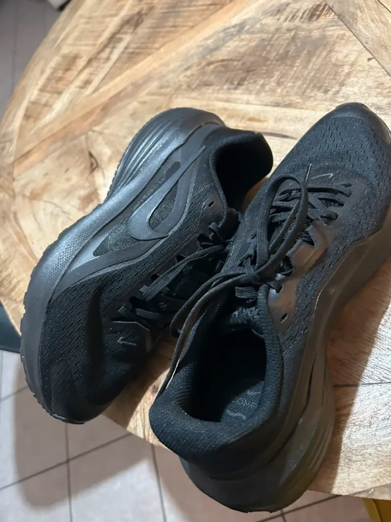 Used Nike Sport Shoes bike — image 4 of 8