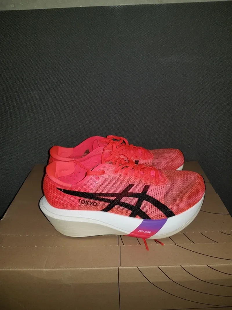 Asics Tokyo Running Shoes d'occasion