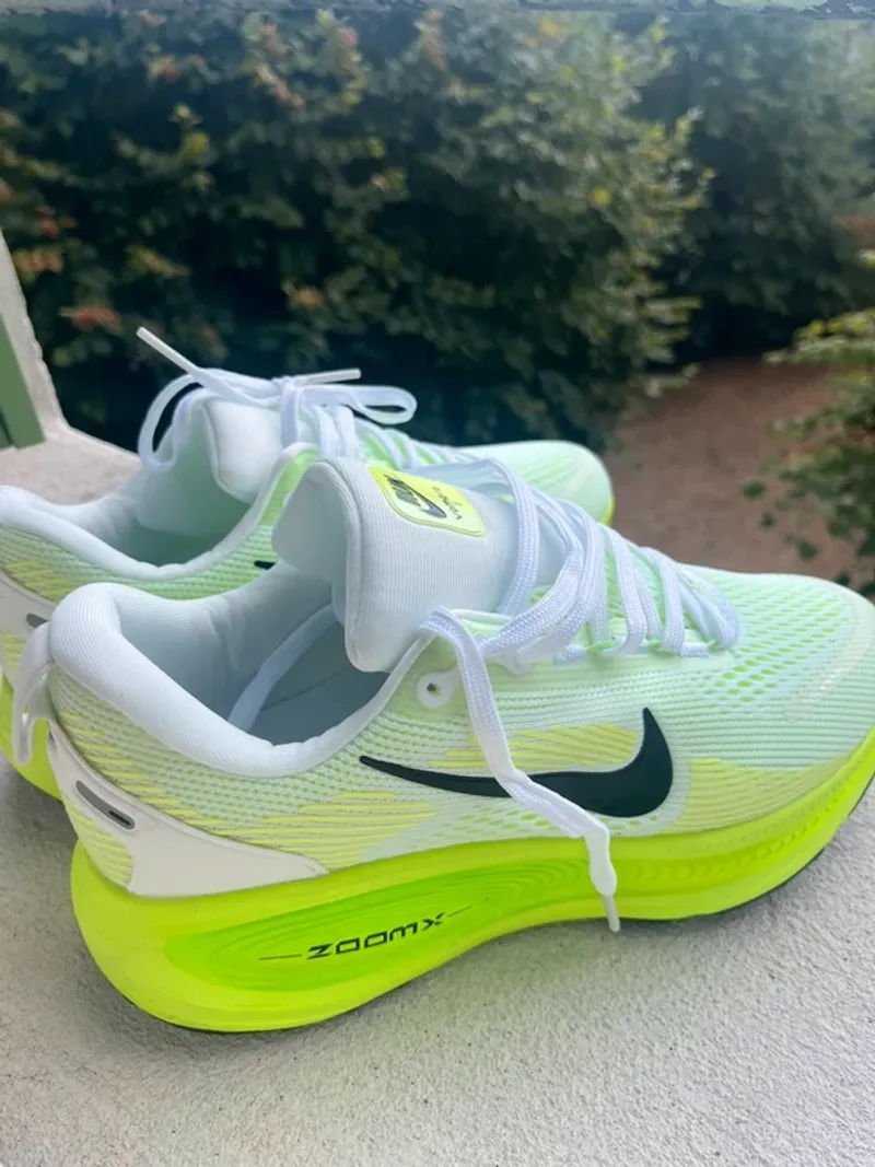 Used Nike Vomero 18 Running Shoes