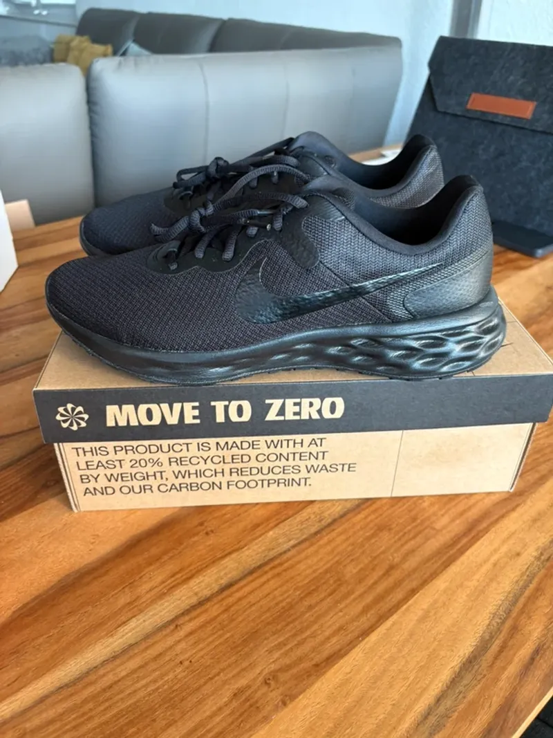 Used 100% Nike Sneaker Running Shoes