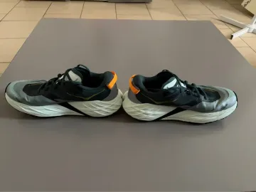 Used Hoka Speedgoat 7 bike — image 3 of 8