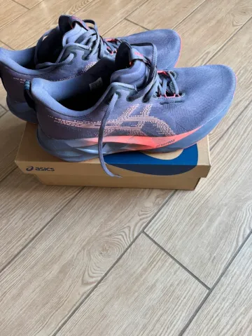 Used Asics Novablast 5 bike — image 1 of 8