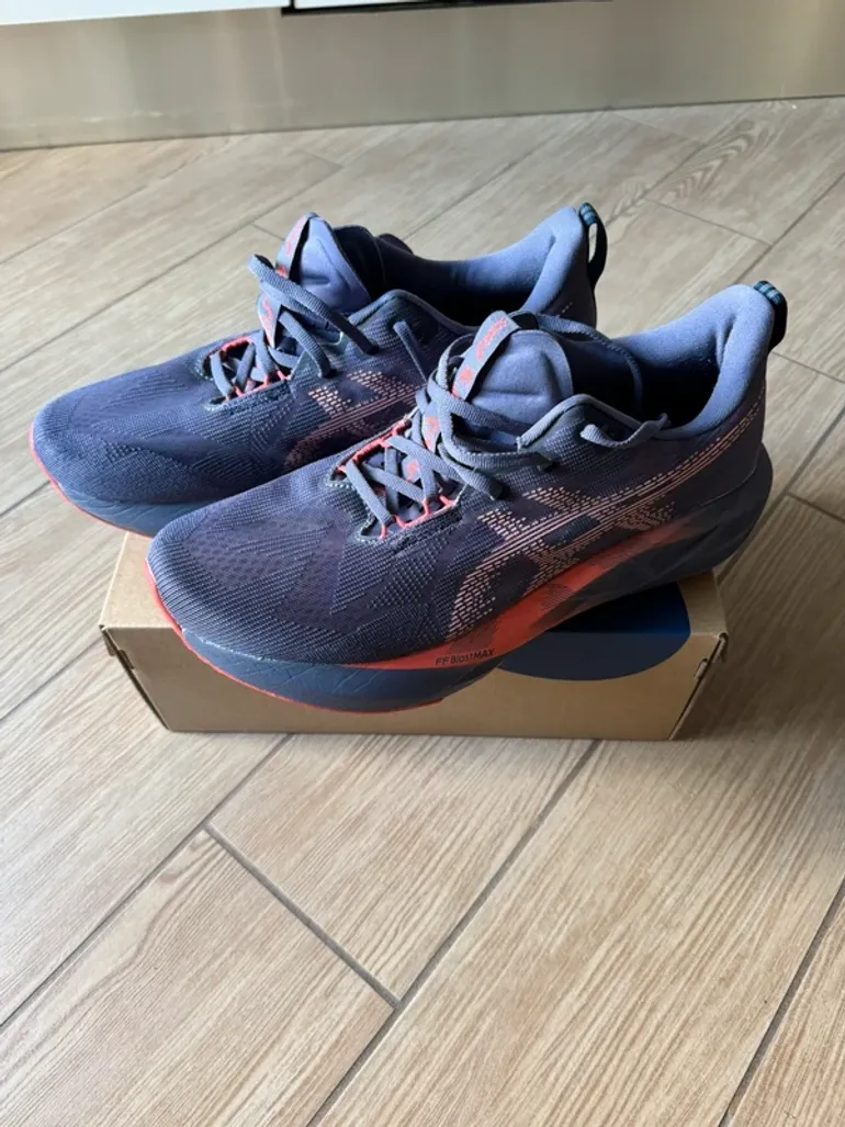 Used Asics Novablast 5 bike — image 2 of 8