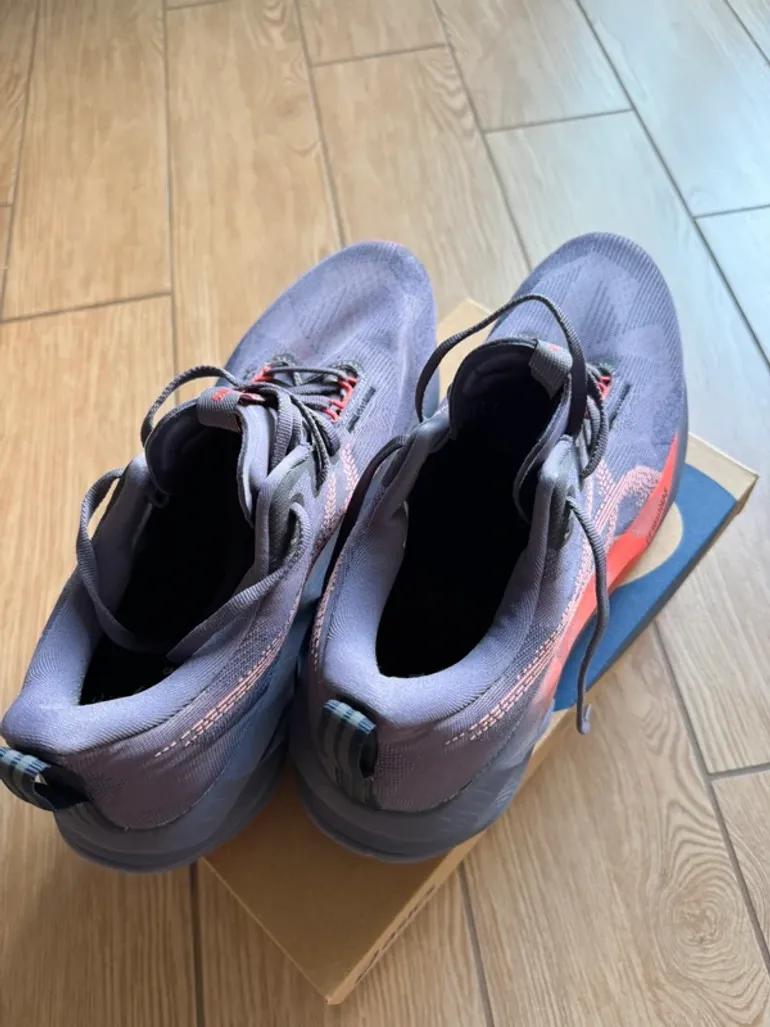 Used Asics Novablast 5 bike — image 5 of 8