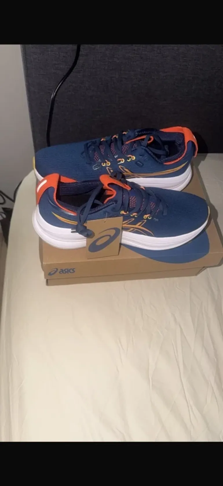 Used Asics Gel Nimbus 28 bike — image 2 of 2