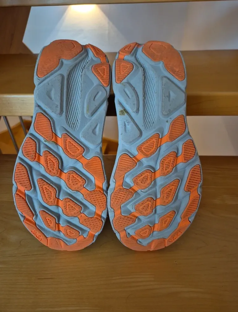 Used Hoka Clifton 9 GTX bike — image 6 of 8