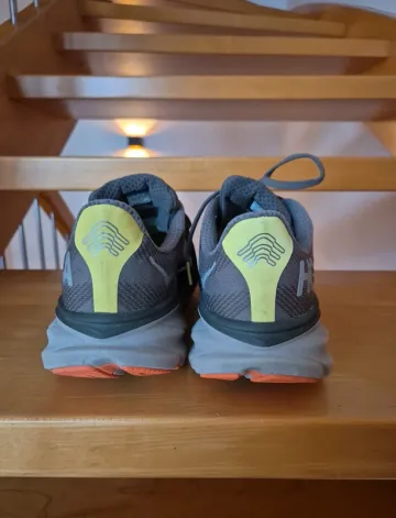 Used Hoka Clifton 9 GTX bike — image 5 of 8