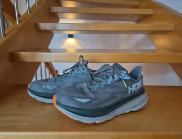 Used Hoka Clifton 9 GTX bike — image 2 of 8
