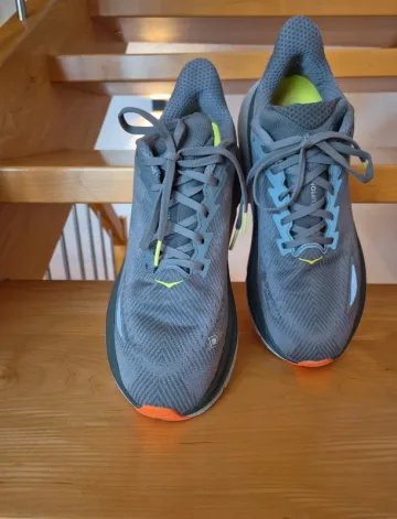 Used Hoka Clifton 9 GTX bike — image 3 of 8