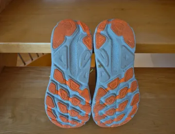 Used Hoka Clifton 9 GTX bike — image 7 of 8