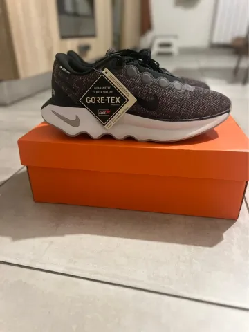 Used Nike Motiva Gore-Tex bike — image 2 of 3