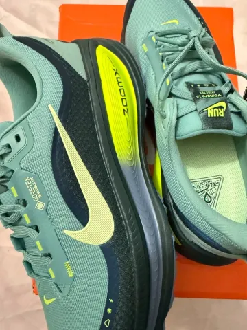 Used Nike Vomero 18 Gore-Tex bike — image 5 of 11