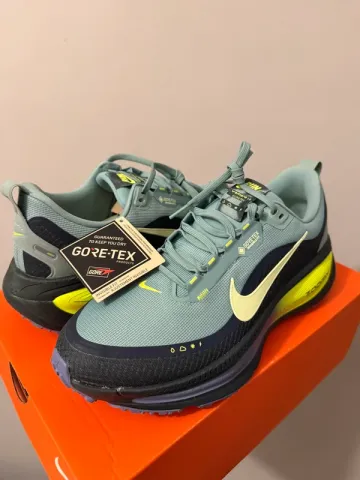 Used Nike Vomero 18 Gore-Tex bike — image 4 of 11
